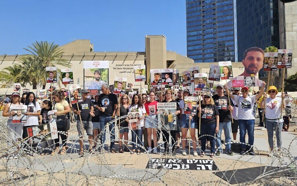 Israeli captives' families